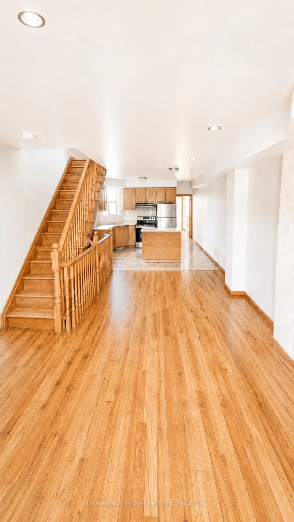 908 Ossington Avenue Upper, Toronto W02