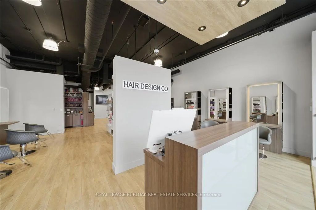 515 Dundas Street W 9, Oakville
