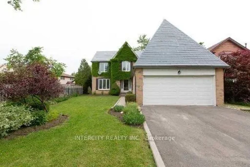 17 Torrance Wood, Brampton