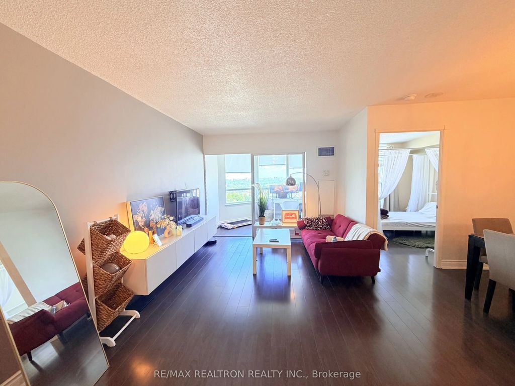135 Hillcrest Avenue 2015, Mississauga