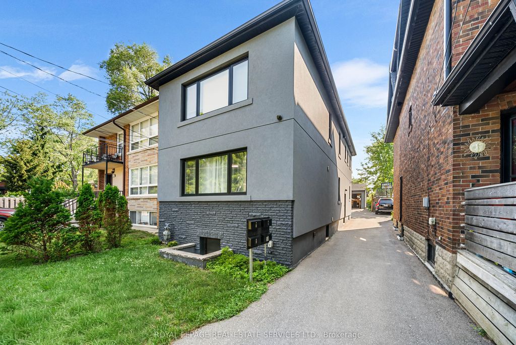 50 Arcadian Circle, Toronto W06