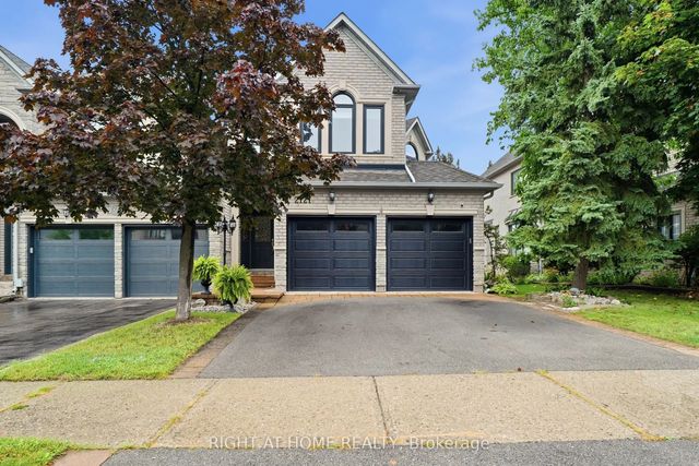 2121 Pinevalley Crescent, Oakville