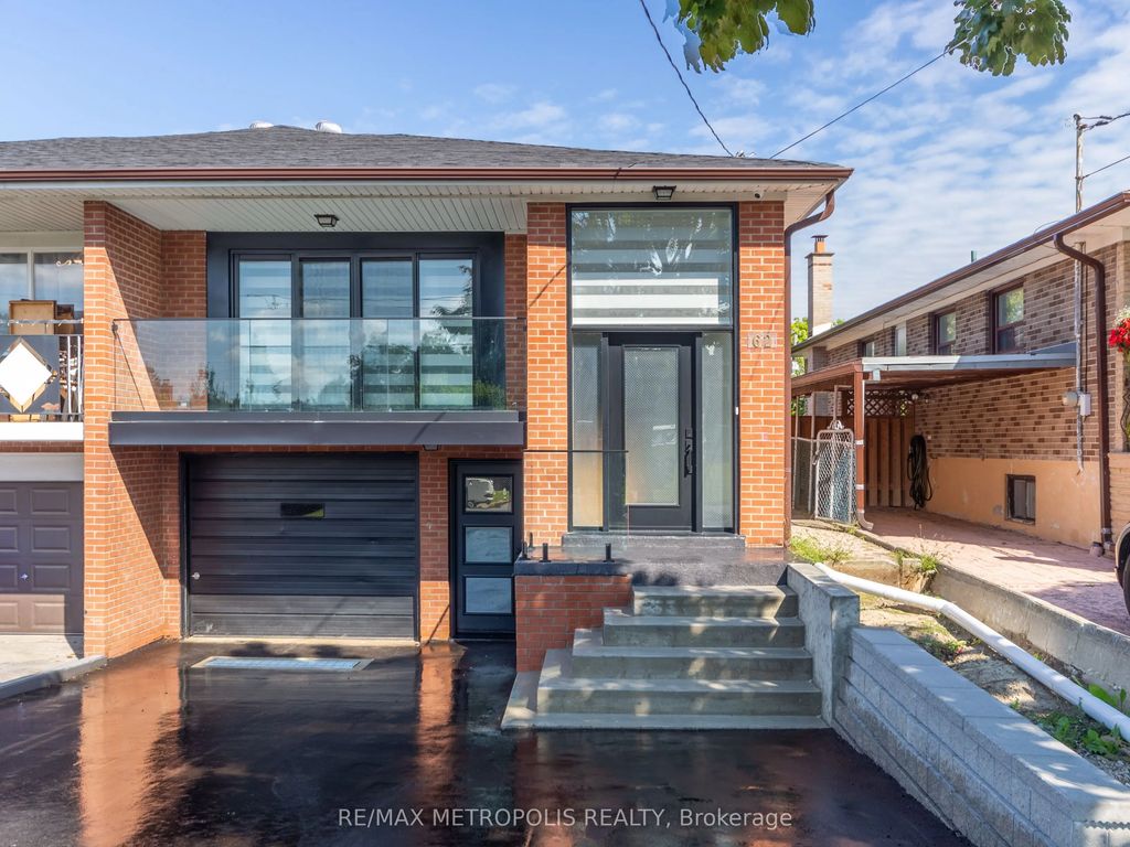 62 Davelayne Road Upper, Toronto W05