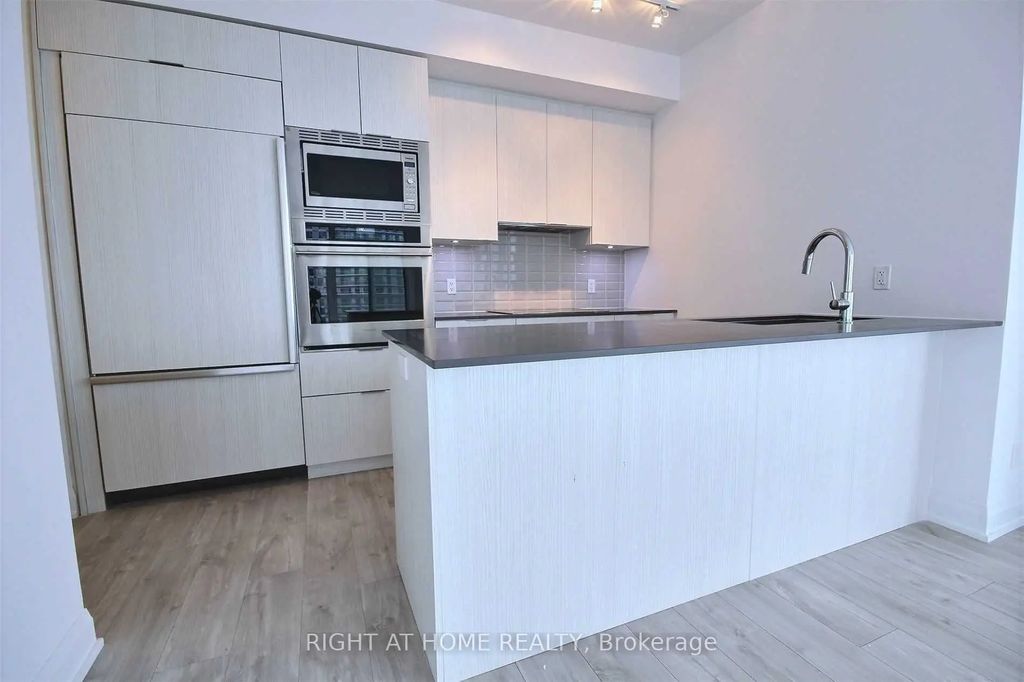 56 Annie Craig Drive 1703, Toronto W06