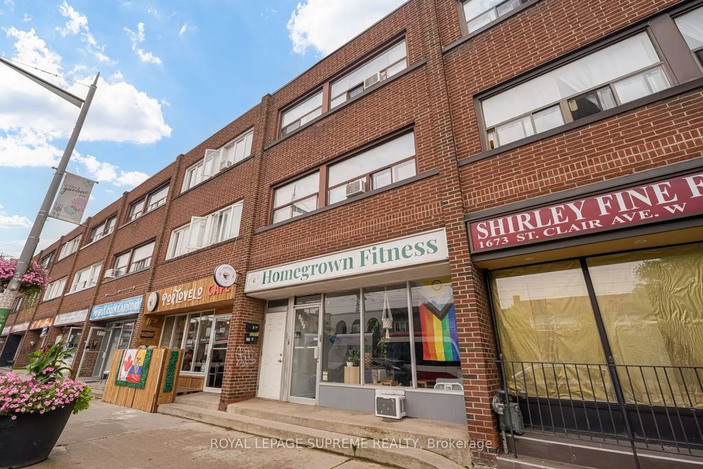 1671 St Clair Avenue W, Toronto W03