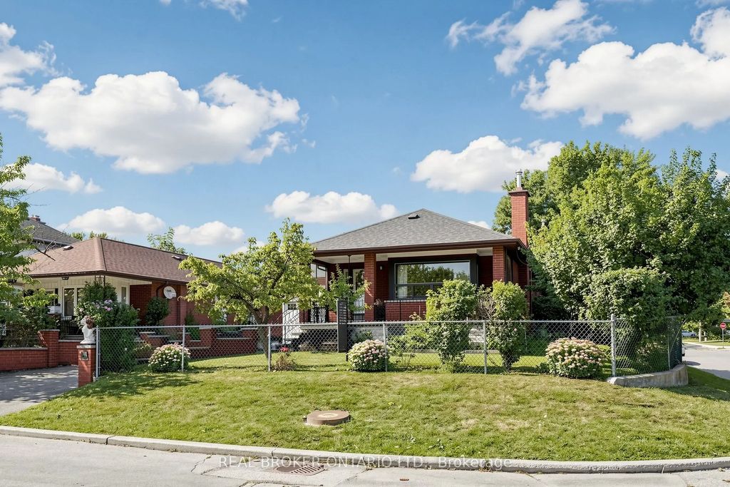 2 Dorking Crescent, Toronto W05