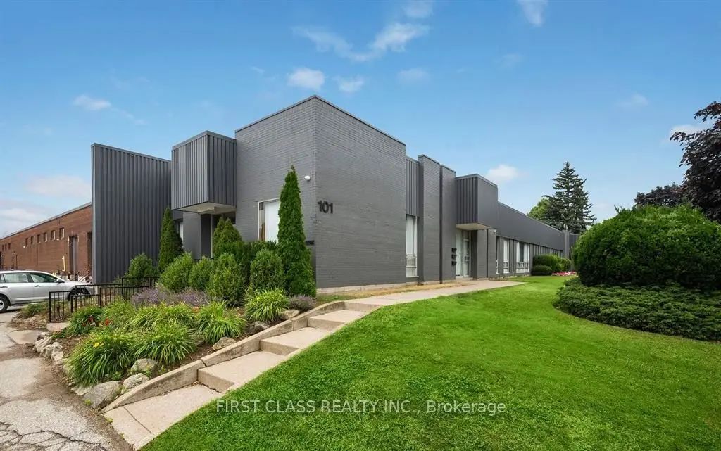 101 Brisbane Road Unit 4, Toronto W05