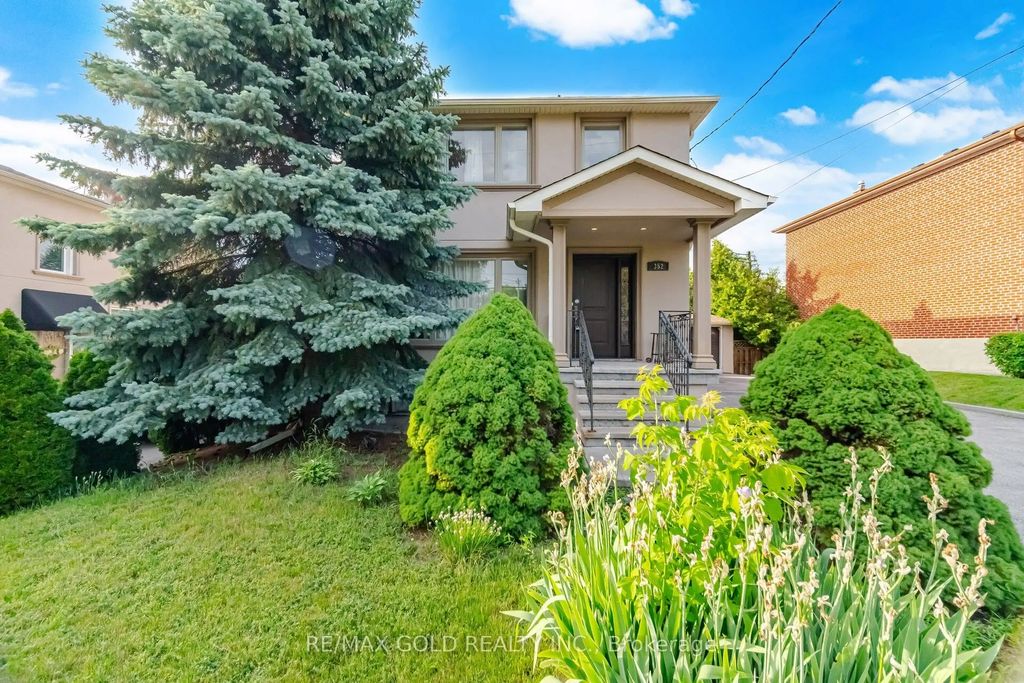 352 Maple Leaf Drive, Toronto W04