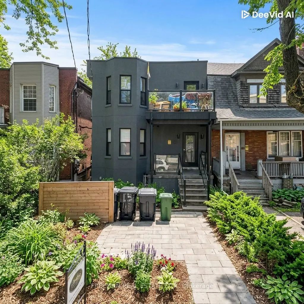 15 Thorburn Avenue 204, Toronto W01