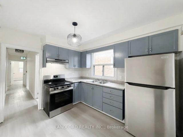 46 Montcalm Avenue Main, Toronto W04