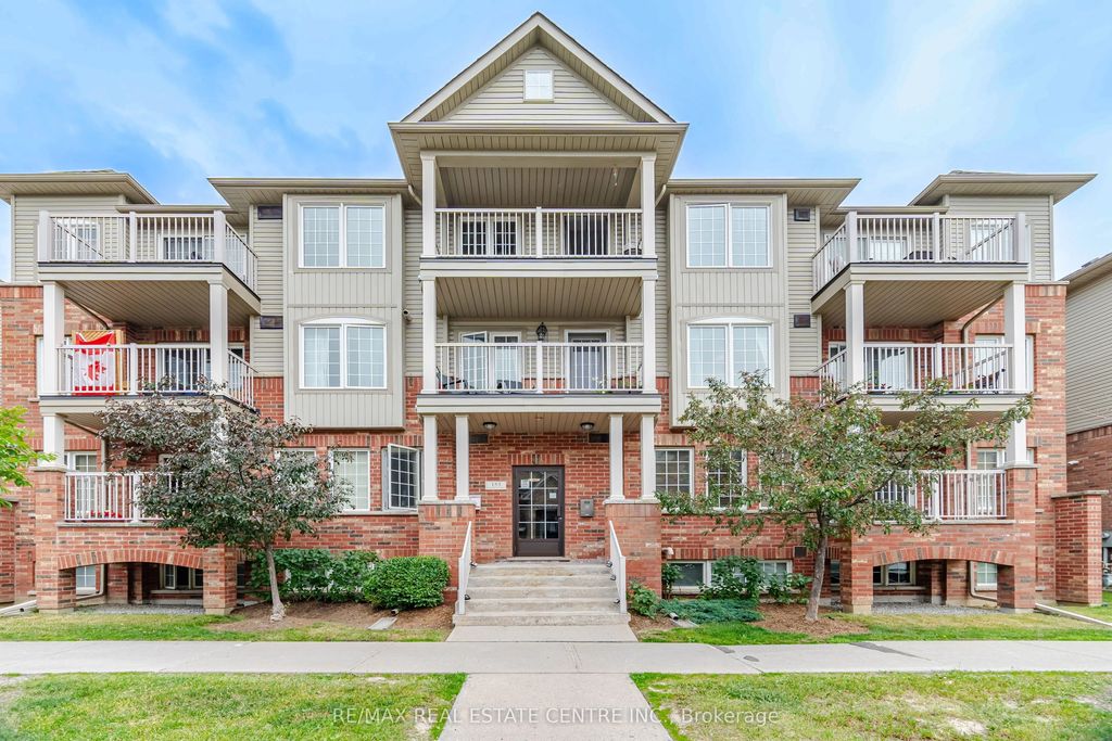 153 Isaac Devins Boulevard 2, Toronto W05