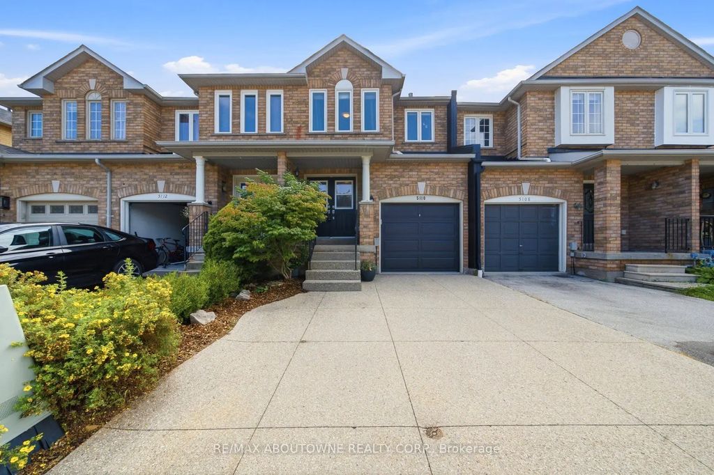 5110 Falconcrest Drive, Burlington