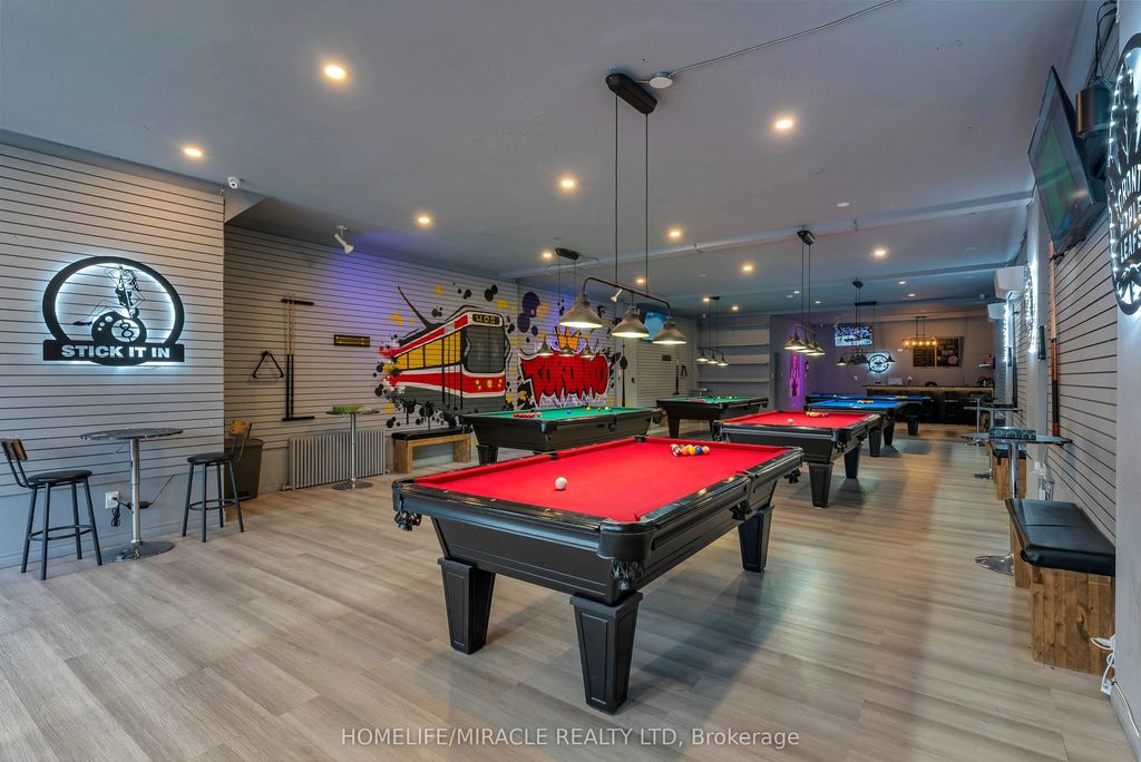 2789 Lakeshore Boulevard W, Toronto W06
