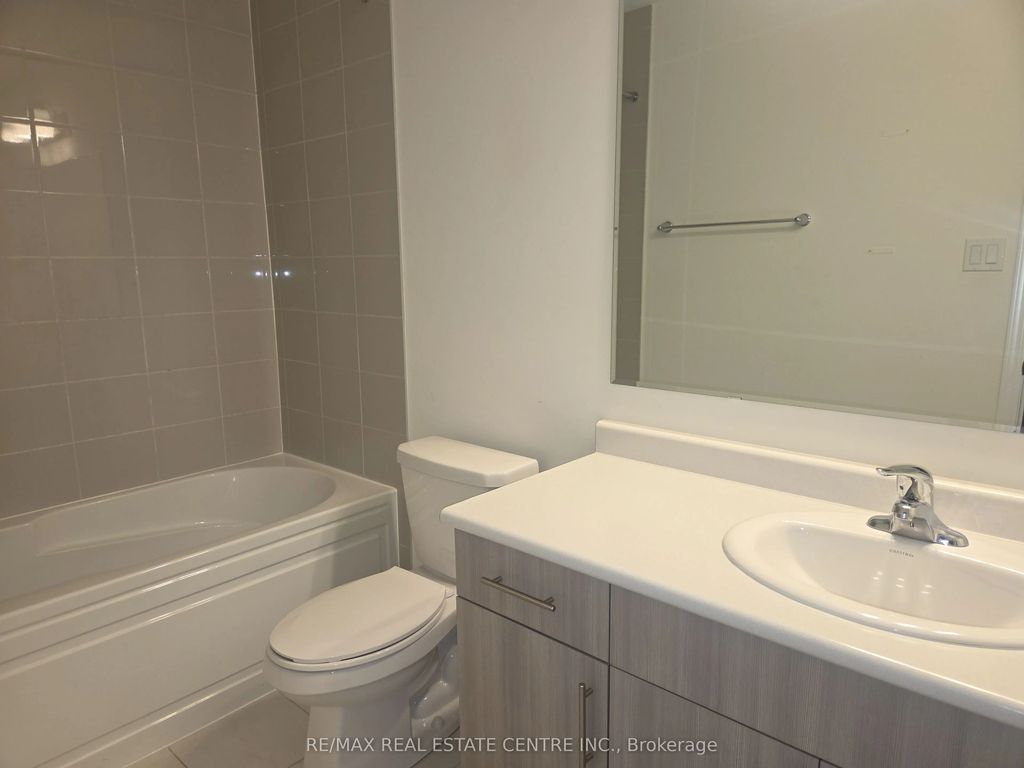975 Whitlock Avenue 25, Milton