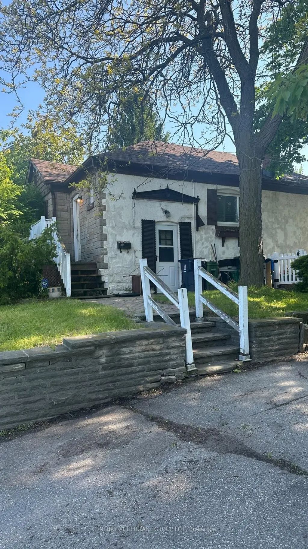 930 Scarlett Road, Toronto W09