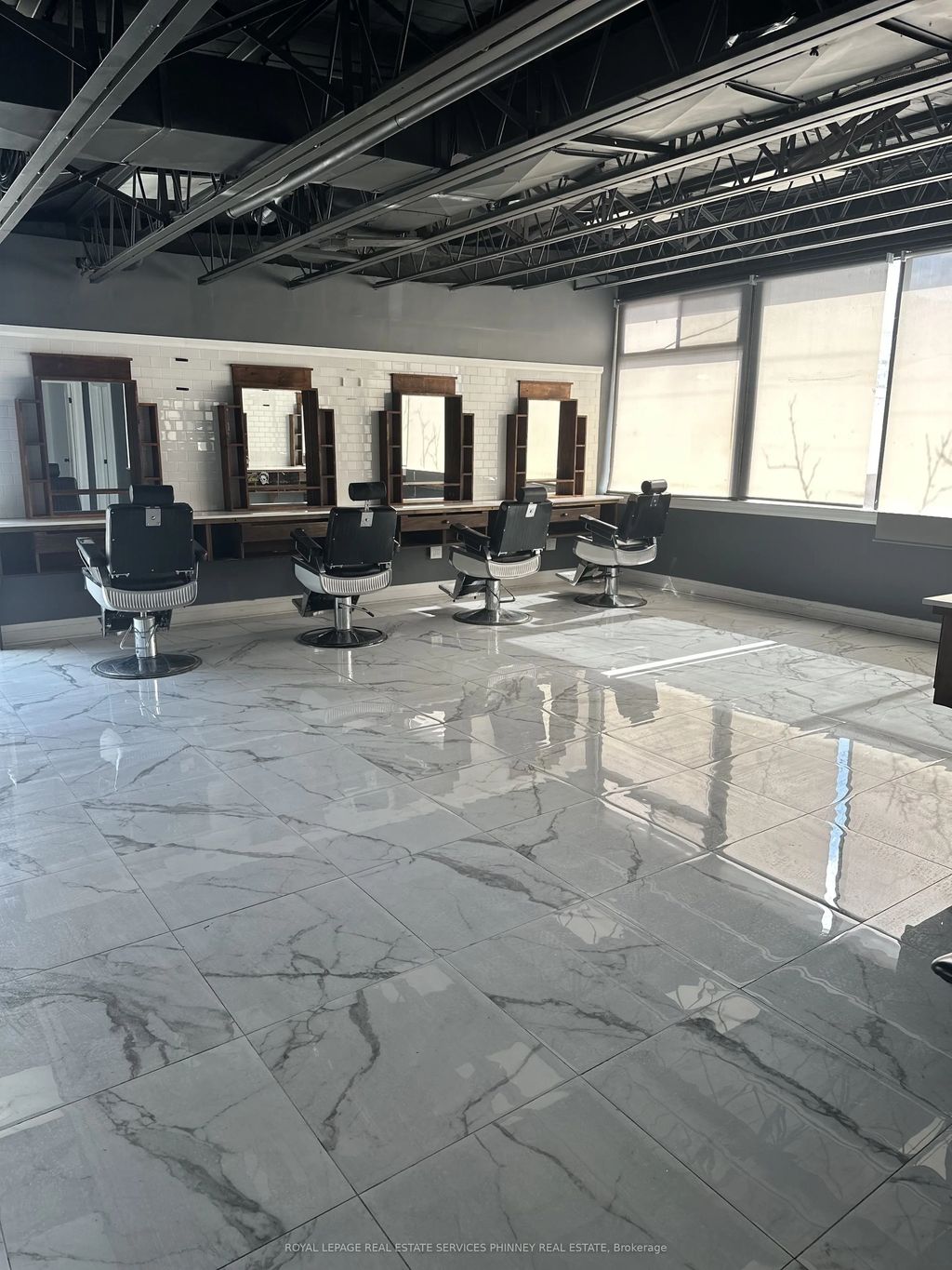 112 Lakeshore Road E 2, Mississauga