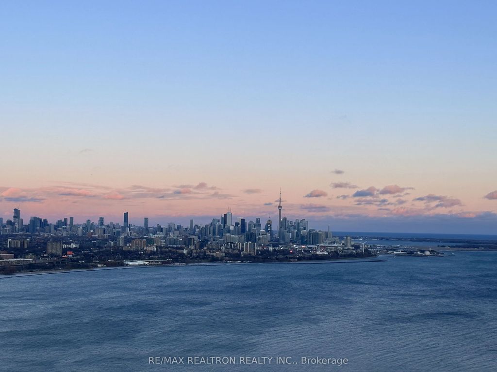 30 Shore Breeze Drive 5202, Toronto W06