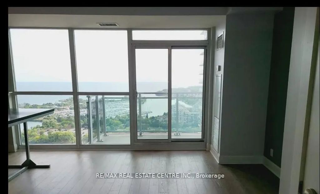 33 Shore Breeze Drive 3011, Toronto W06