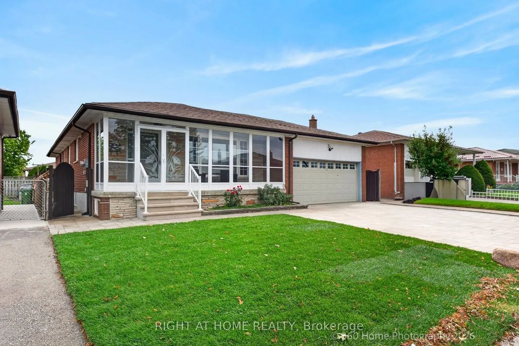 35 Wheelwright Crescent N, Toronto W05