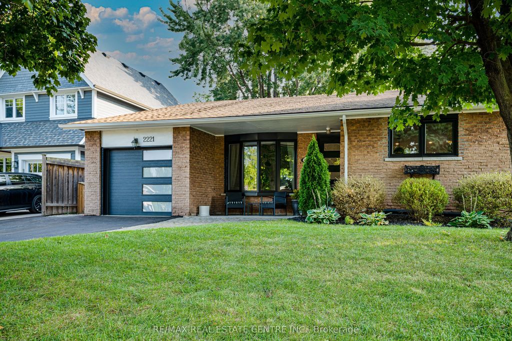 2221 Wyandotte Drive, Oakville
