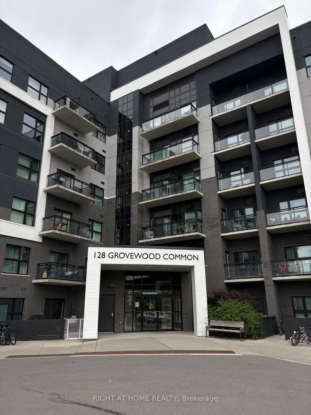 128 Grovewood Common 405, Oakville