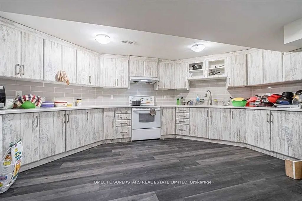 75 Parkside Drive Lower Level ( Legal Apt.), Brampton