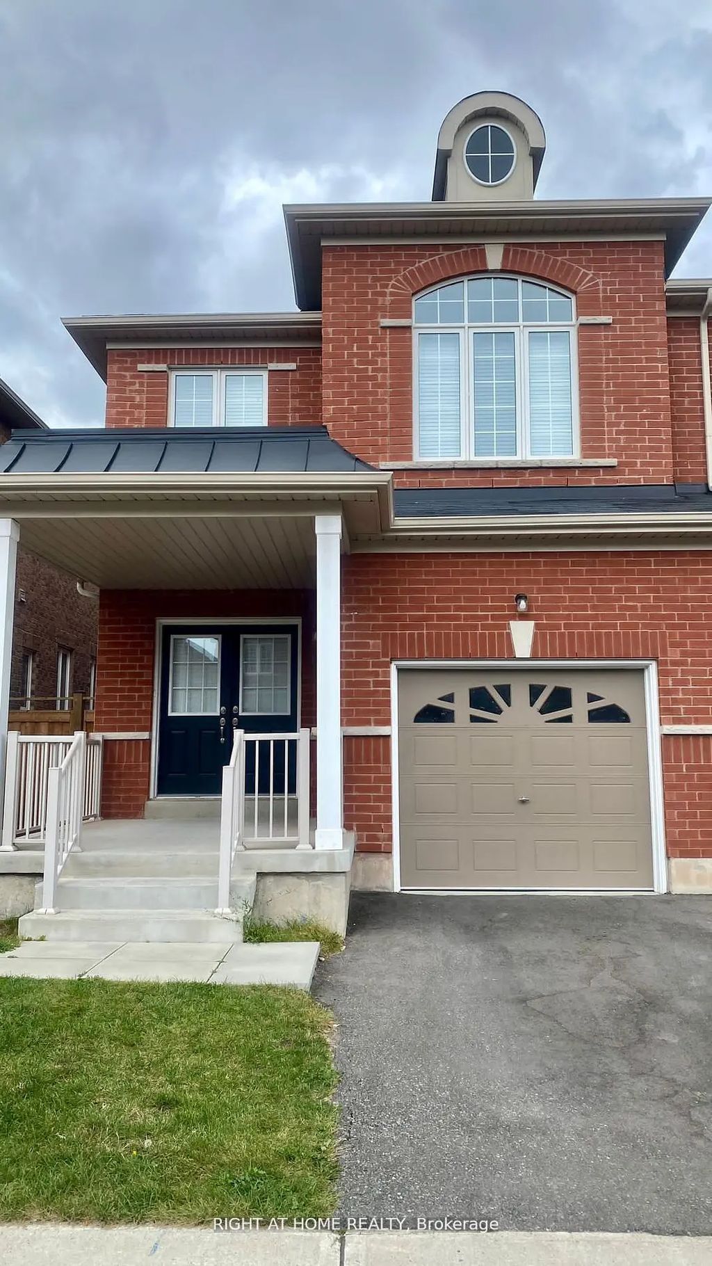 467 Downes Jackson Heights N, Milton