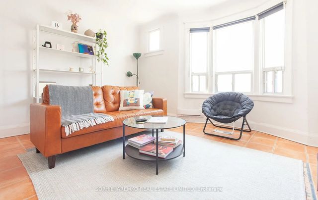 2102a Dundas Street W, Toronto W01