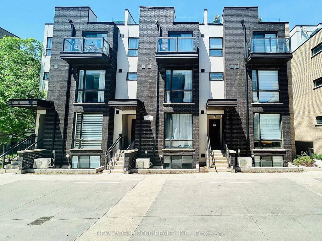 32 Fieldway Road 123, Toronto W08