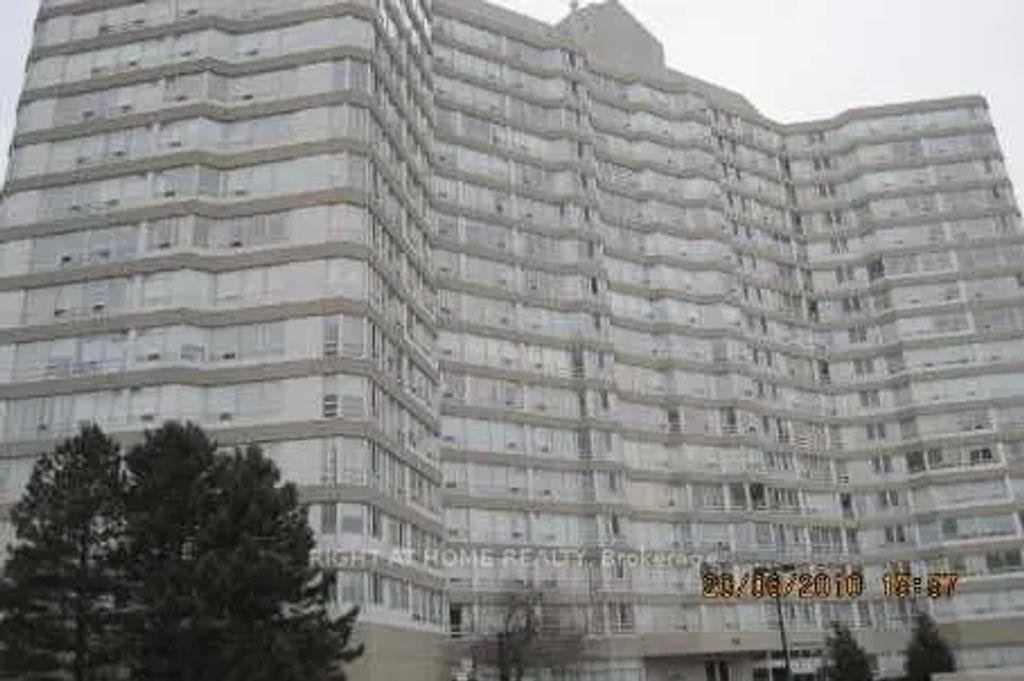 50 Kingsbridge Garden Circle 811, Mississauga
