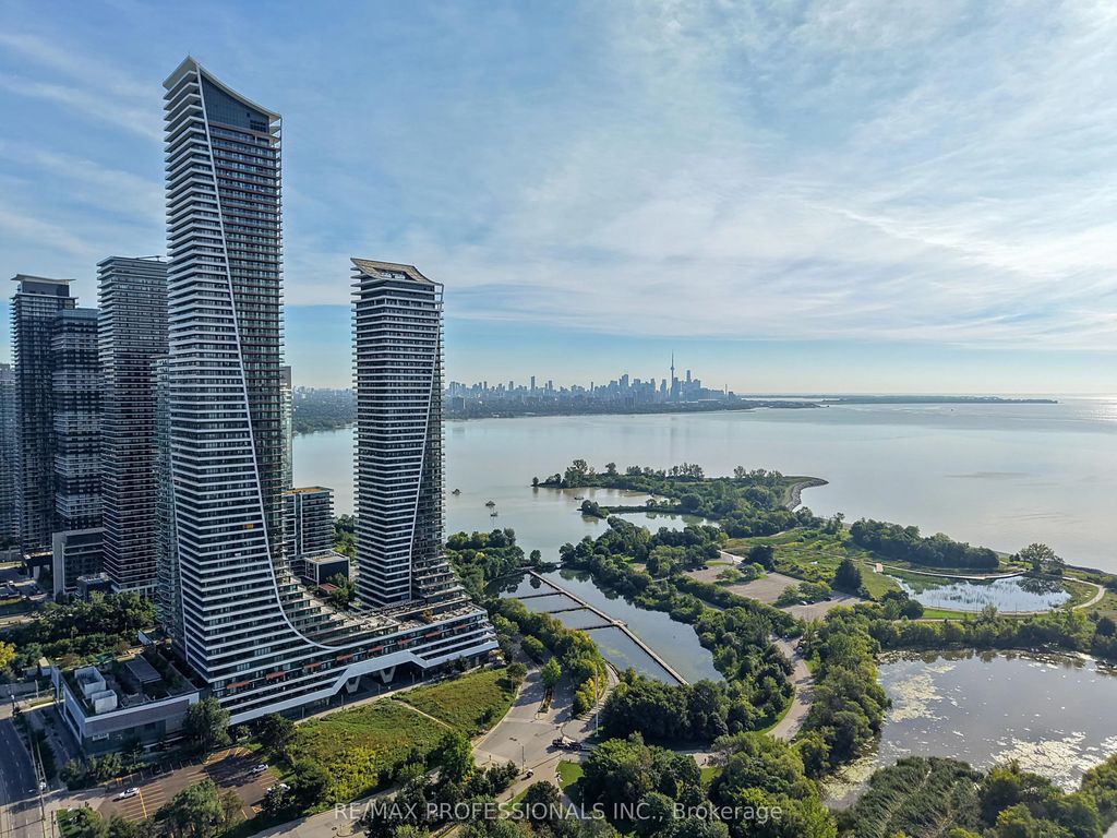 30 Shore Breeze Drive 2418, Toronto W06