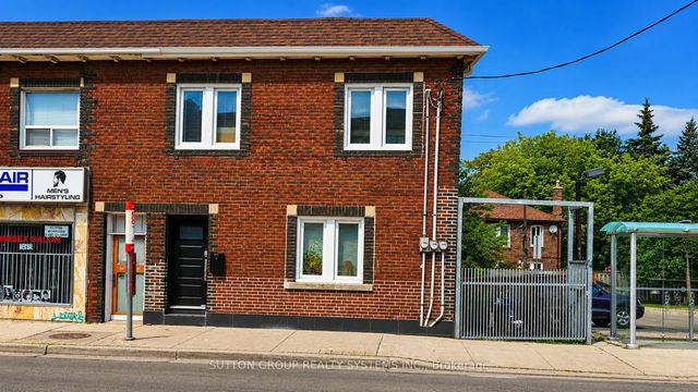 616 Rogers Road 2nd Floor, Toronto W03