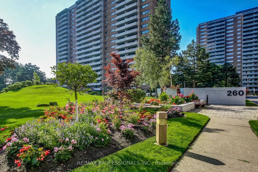 260 Scarlett Road 207, Toronto W03