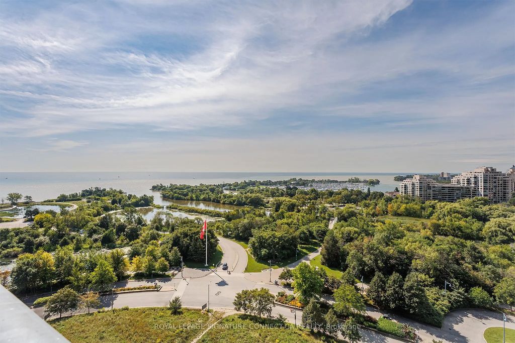 30 Shore Breeze Drive 1319, Toronto W06