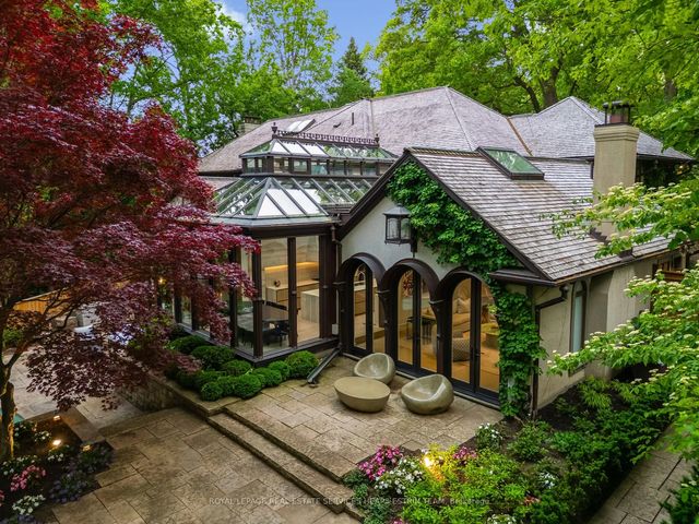 25 North Drive, Toronto W08