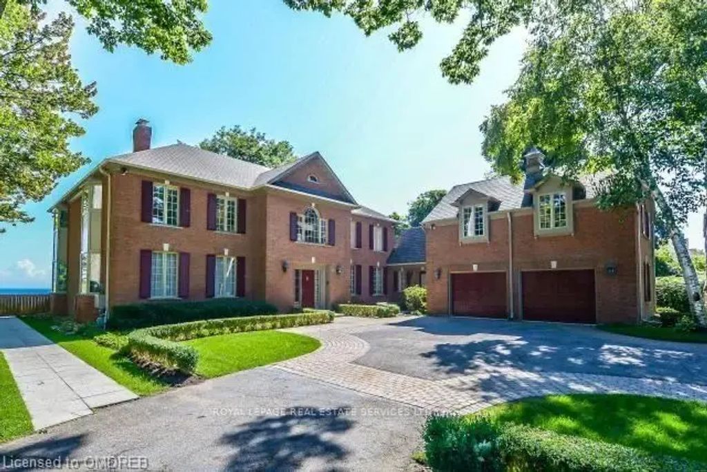 16 Ennisclare Drive W, Oakville