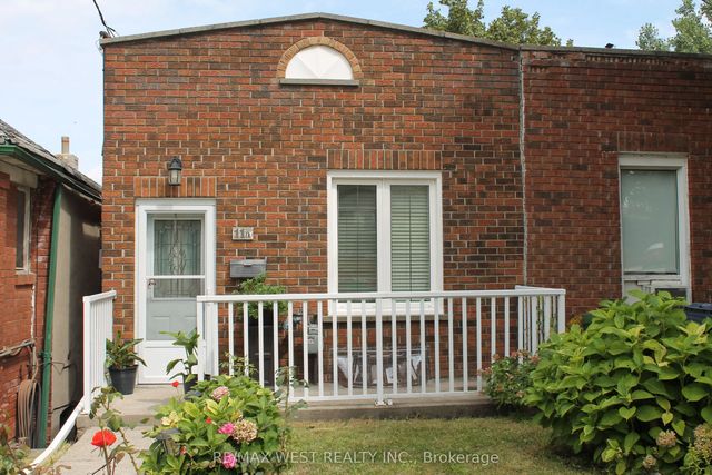 11a Woodcroft Crescent, Toronto W03