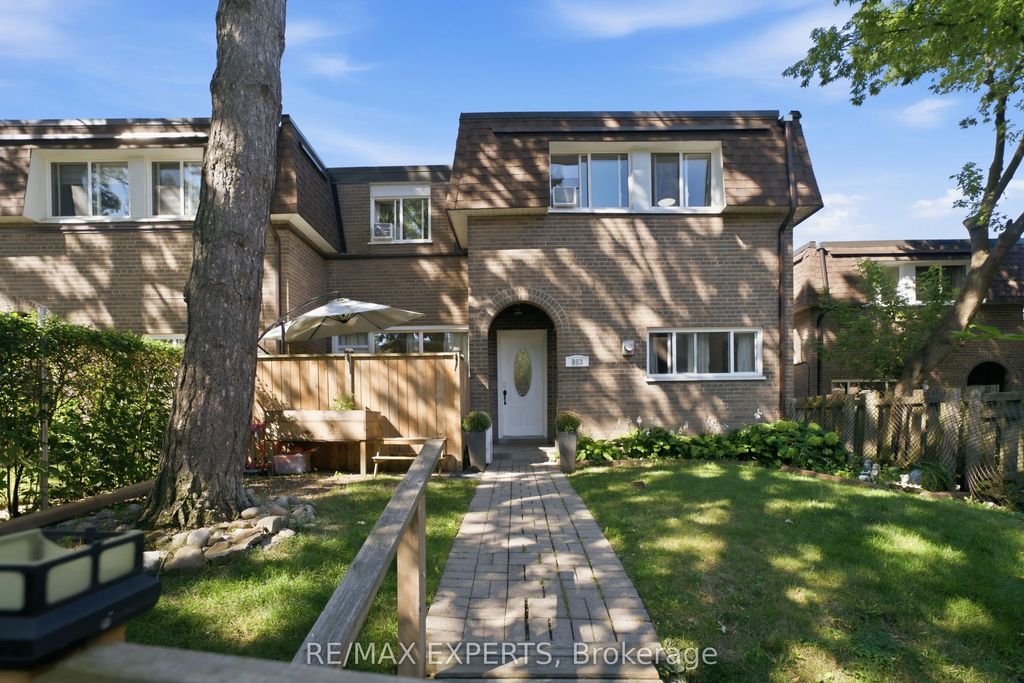 30 Tandridge Crescent 853, Toronto W10