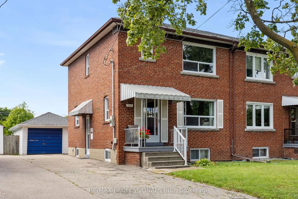 122 Treeview Drive, Toronto W06