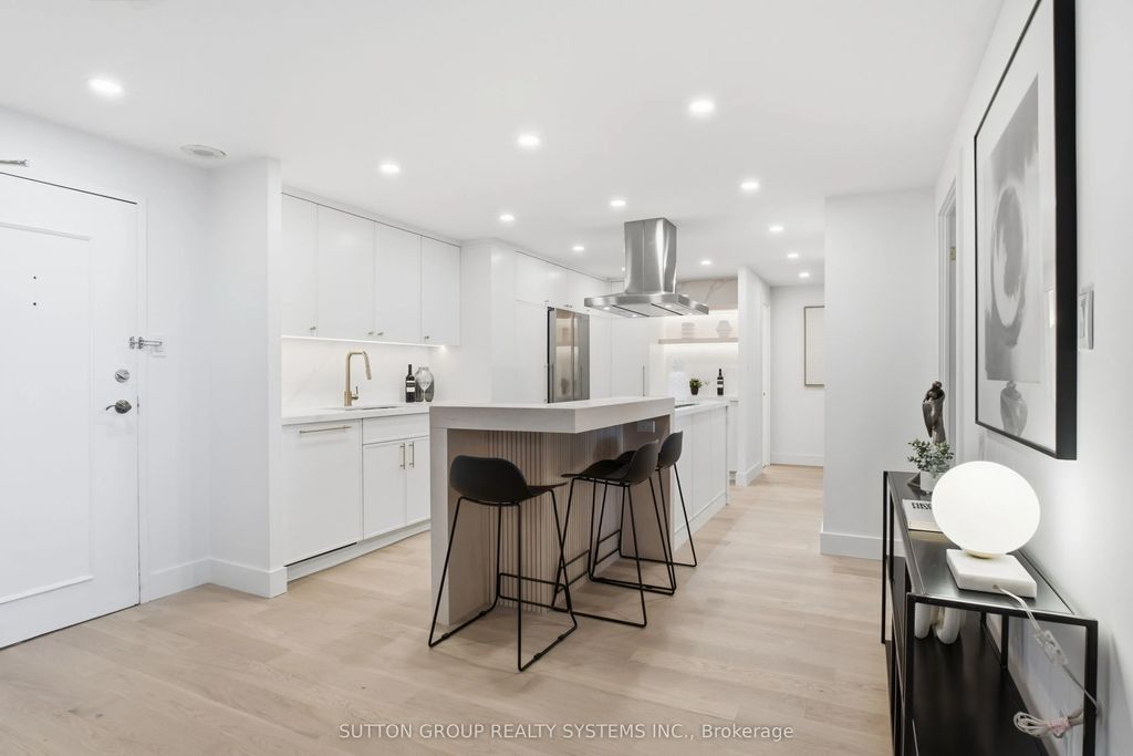 812 Burnhamthorpe Road 1504, Toronto W08