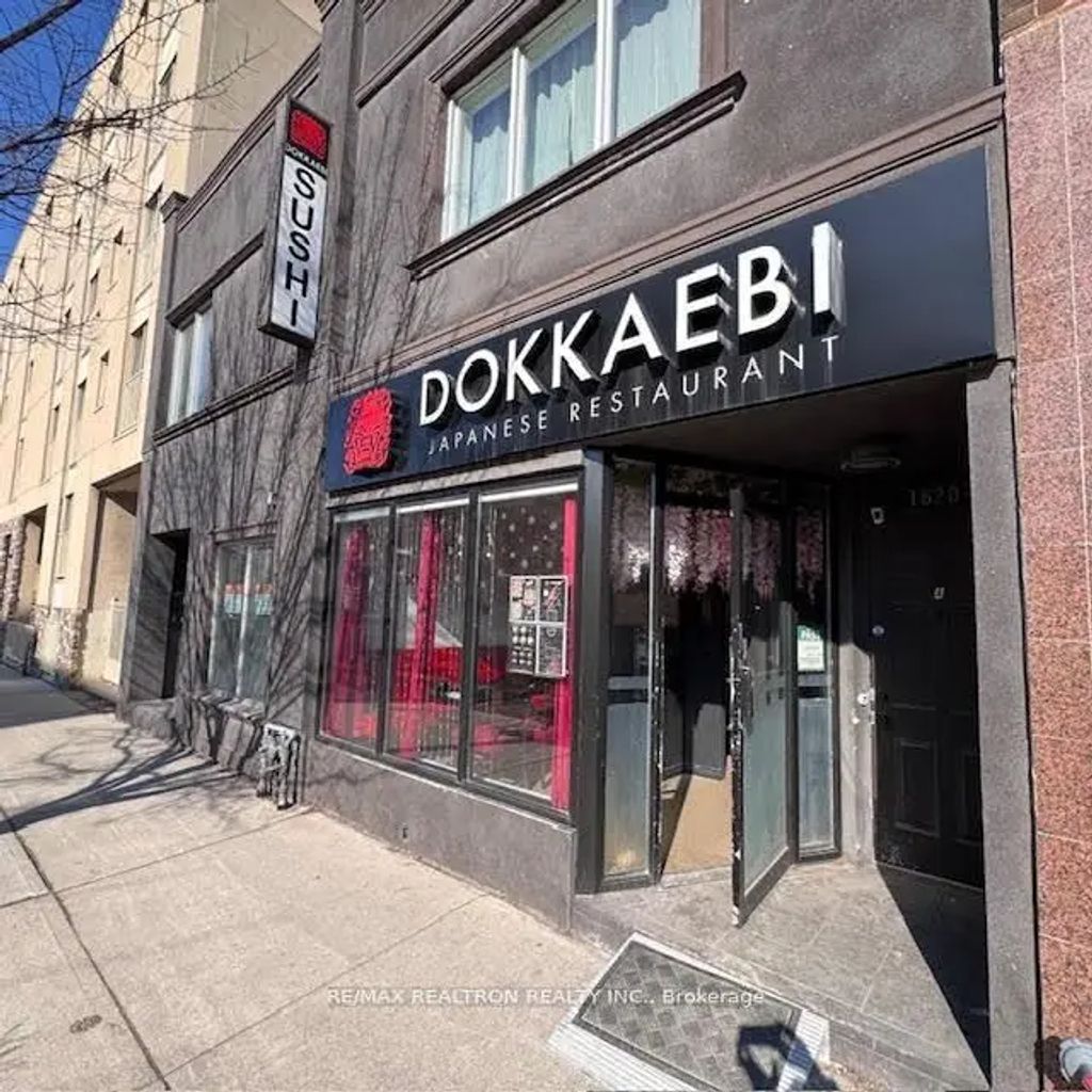 1620 Bloor Street W, Toronto W02