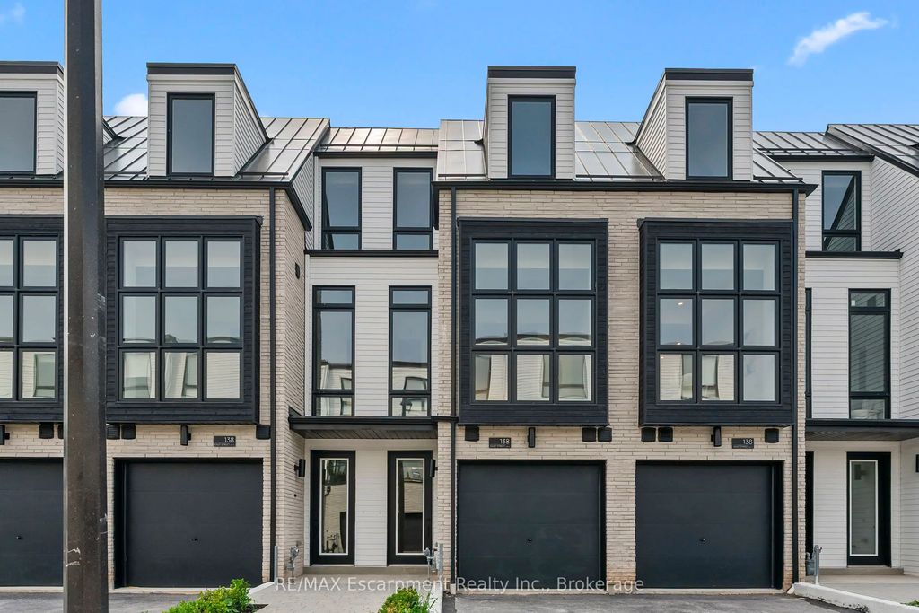 138 East Street 4, Oakville