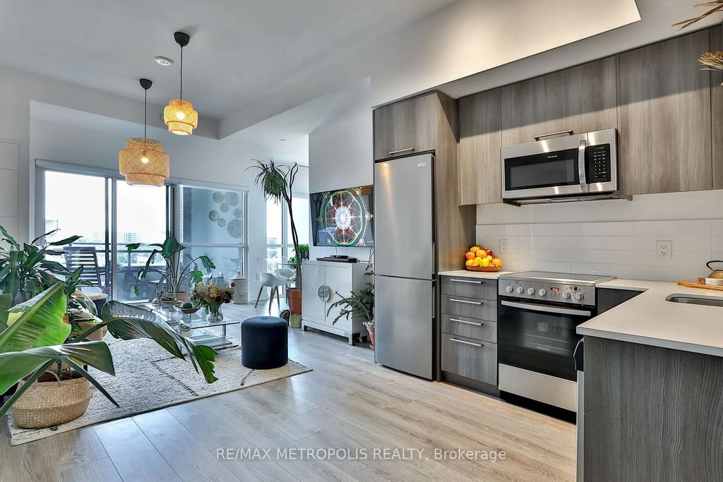 25 Neighbourhood Lane 703, Toronto W07