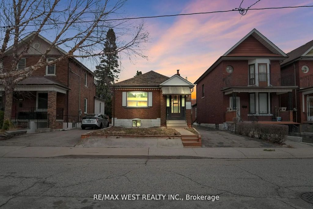 661 Beresford Avenue, Toronto W02