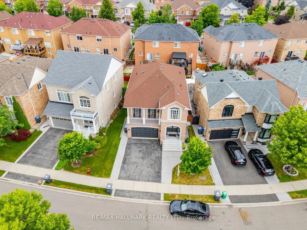 9 Flatbush Lane, Brampton