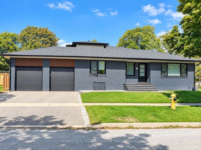 4 Rockfield Drive, Toronto W08