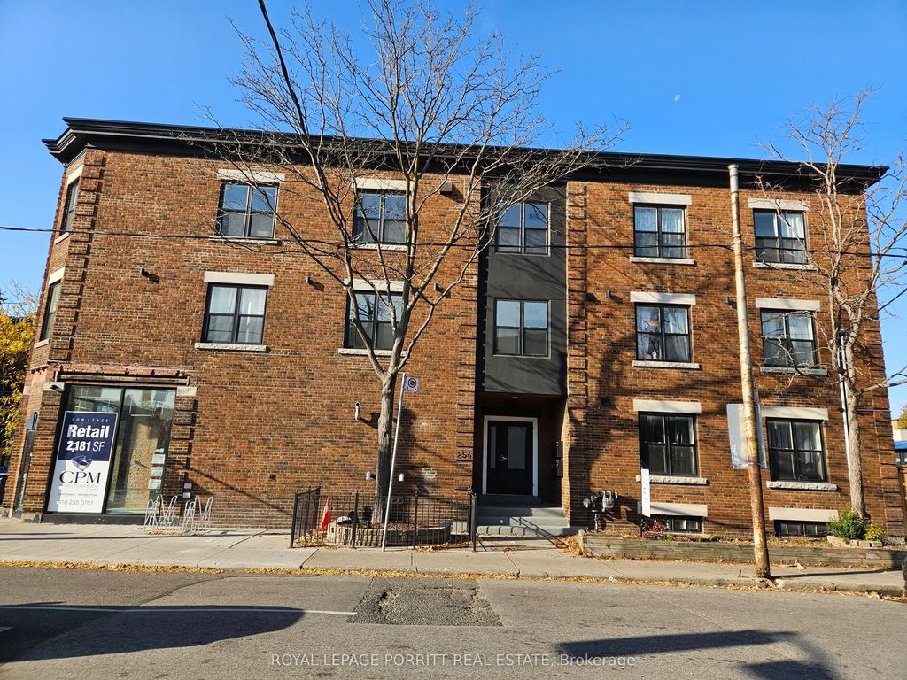 254 Armadale Avenue 3, Toronto W02