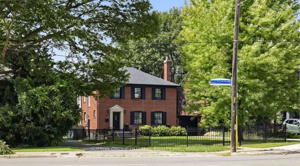 10 Queens Avenue, Toronto W06