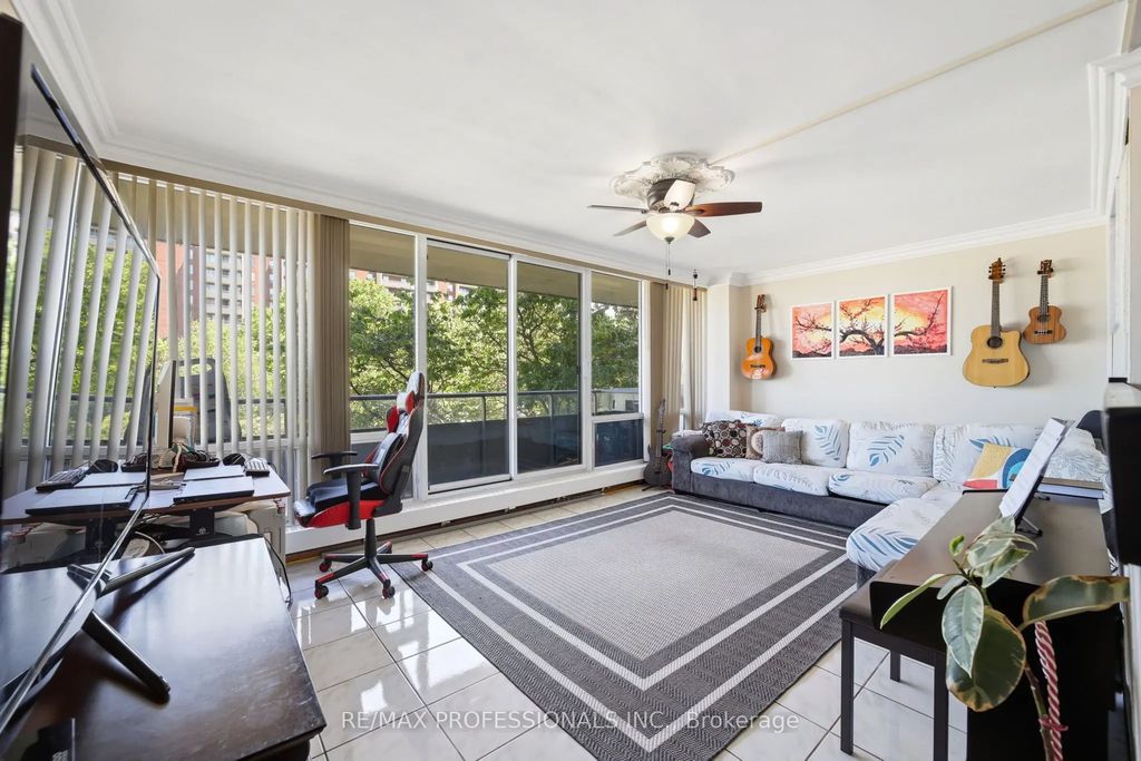 19 Four Winds Drive 204, Toronto W05