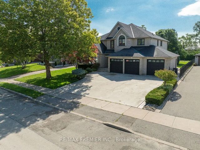 27 Gaydon Avenue, Toronto W05